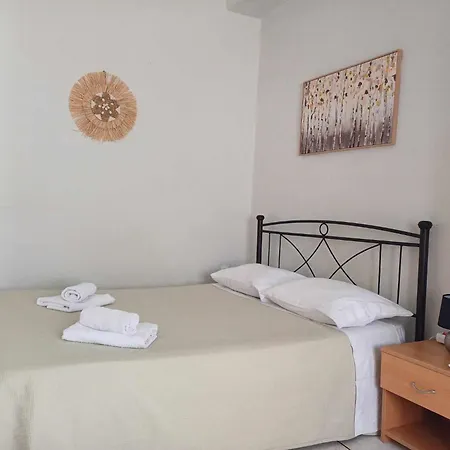 شقة Antonis إرموبولّي